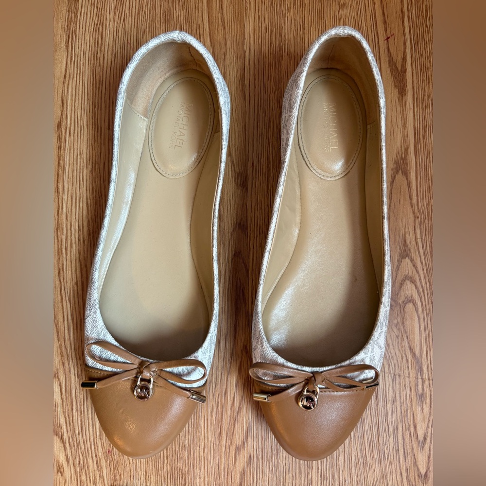 MICHAEL MICHAEL KORS
Melody Logo and Leather Ballet Flat